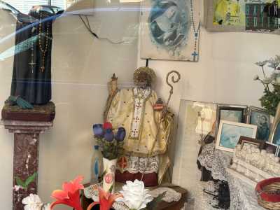 ...statue di San Nicola...